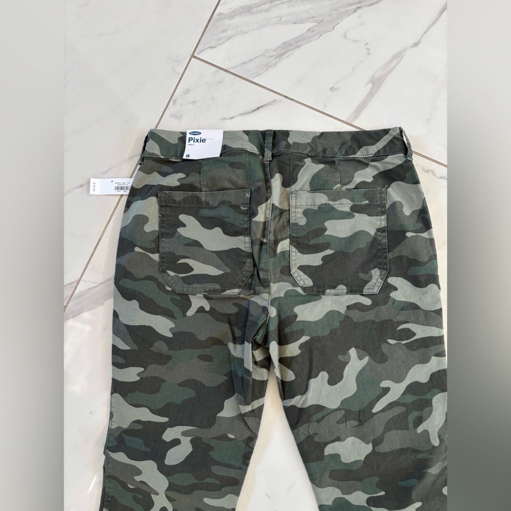 Old Navy Camouflage Ankle Pants - Picture 6 of 7
